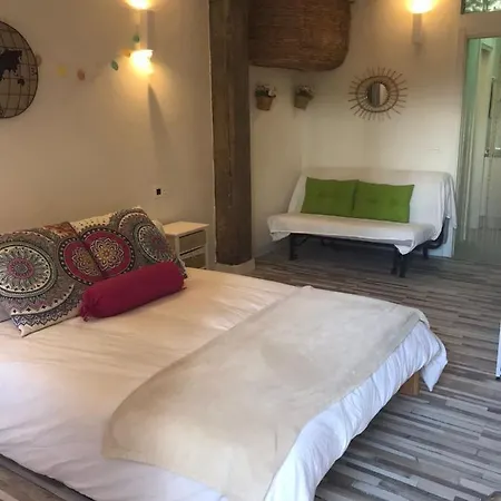 Acogedor, Tipo Estudio, Con Piscina A Tan Solo 2 Mnt De La Playa Fuengirola